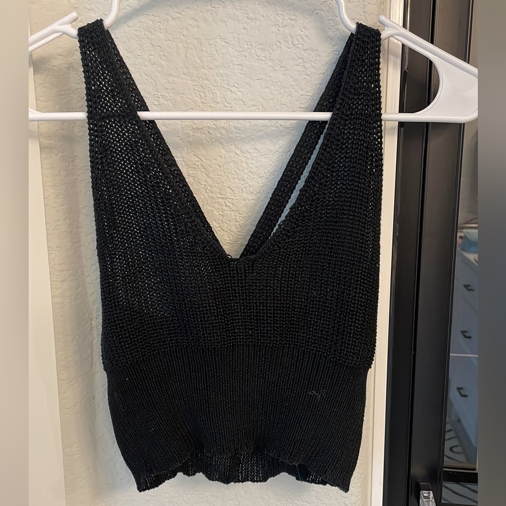 black knitted crop top